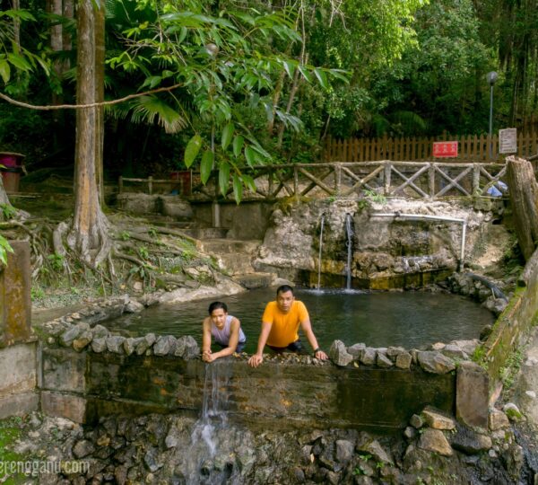 Kolam air panas semulajadi di La Hot Spring, Hulu Besut