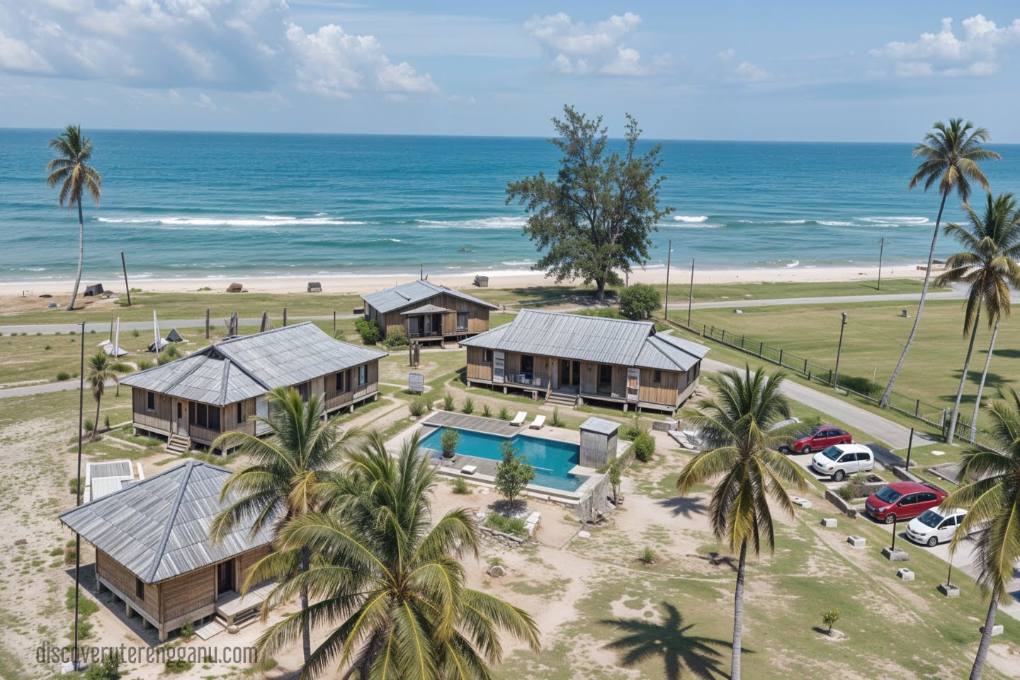 Pantai Penarik dengan pasir putih dan air laut biru jernih