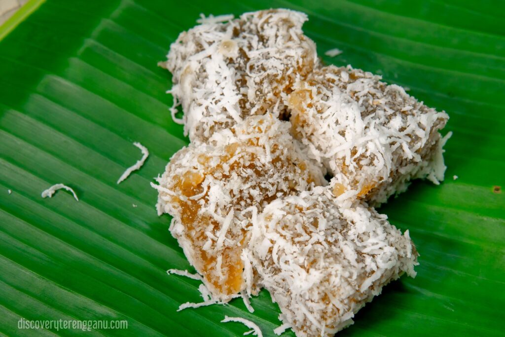 Kuih Bronok Sagu