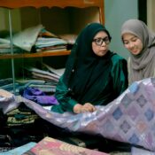 Songket Terengganu: Seni Tenunan Tradisional Melayu yang Unik