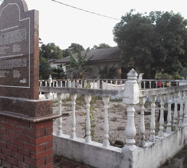 Makam Pahlawan Padang Kachung